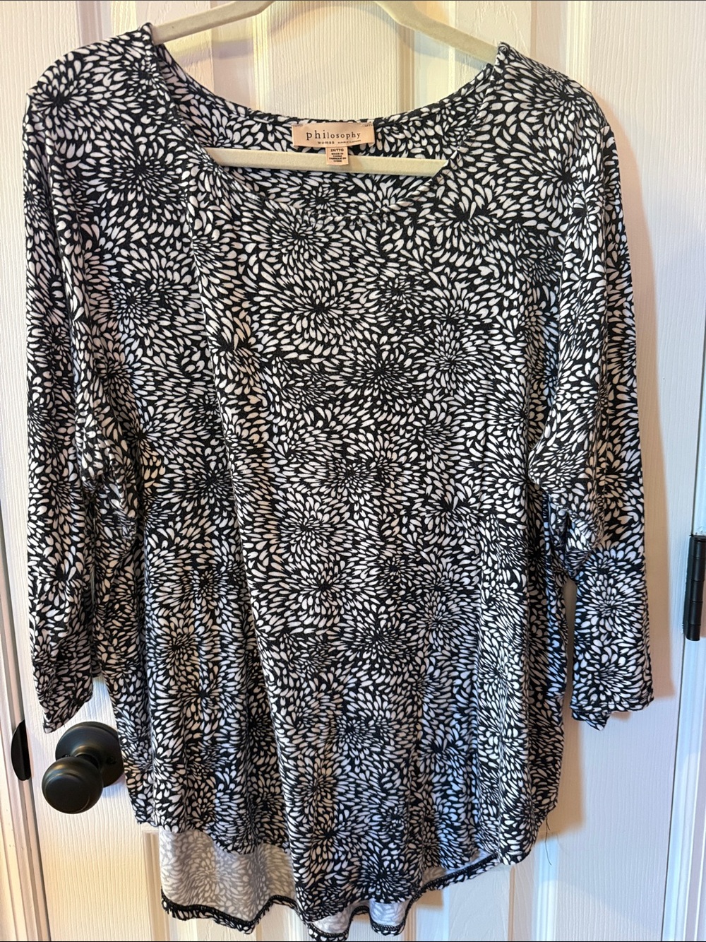 Philosophy Blue and White Floral Burst Tunic 3/4 sleeves